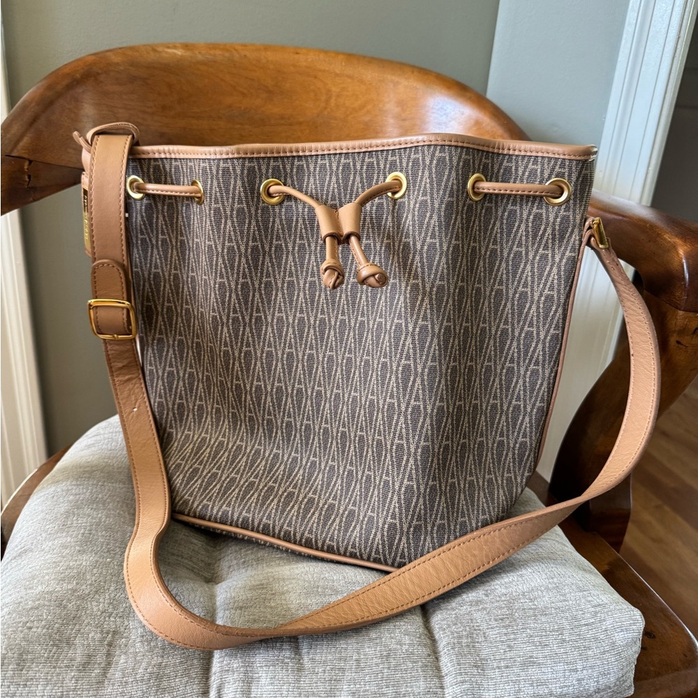 VINTAGE Adrienne Vittadini Signature Bucket Bag